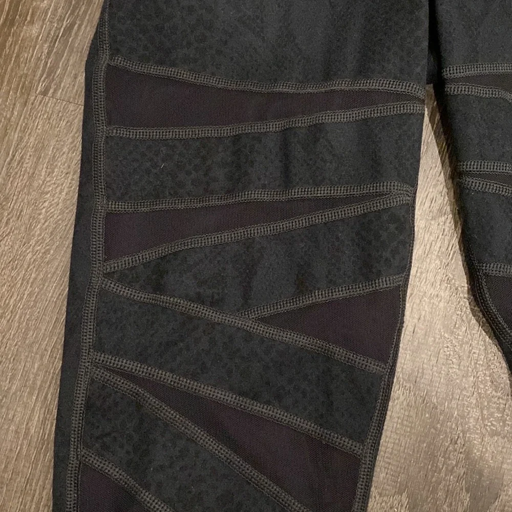 COPY - Lululemon High Times Pant *Tech Mesh Desert Snake Deep Coal Black - Picture 2 of 6